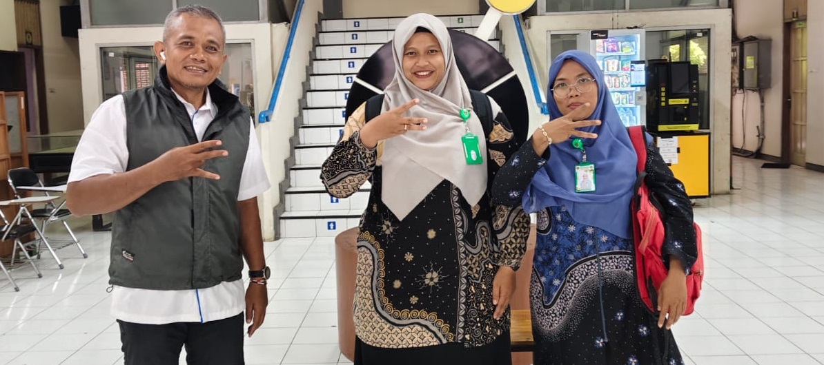 Foto bersama dosen TE UMS dan Guru MAN 1 Sragen